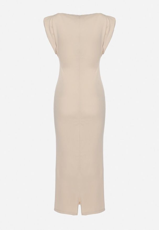 Born2be - Jasnobeżowa Dopasowana Sukienka z Krótkim Rękawem i Poduszkami na Ramionach z Rozcięciem Fionella. Kolor: beżowy. Długość rękawa: krótki rękaw. Styl: elegancki