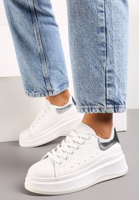Renee - Biało-Srebrne Sznurowane Sneakersy z Imitacji Skóry na Platformie Filamena. Kolor: biały. Materiał: skóra. Obcas: na platformie #6