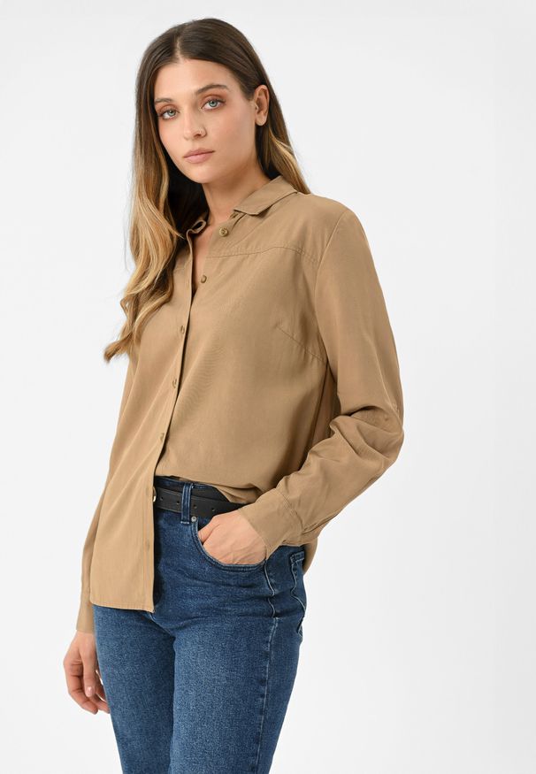 Volcano - Beżowa koszula z lyocellem K-AKRE. Kolor: beżowy. Materiał: tkanina, materiał, jedwab, wiskoza, lyocell. Styl: klasyczny