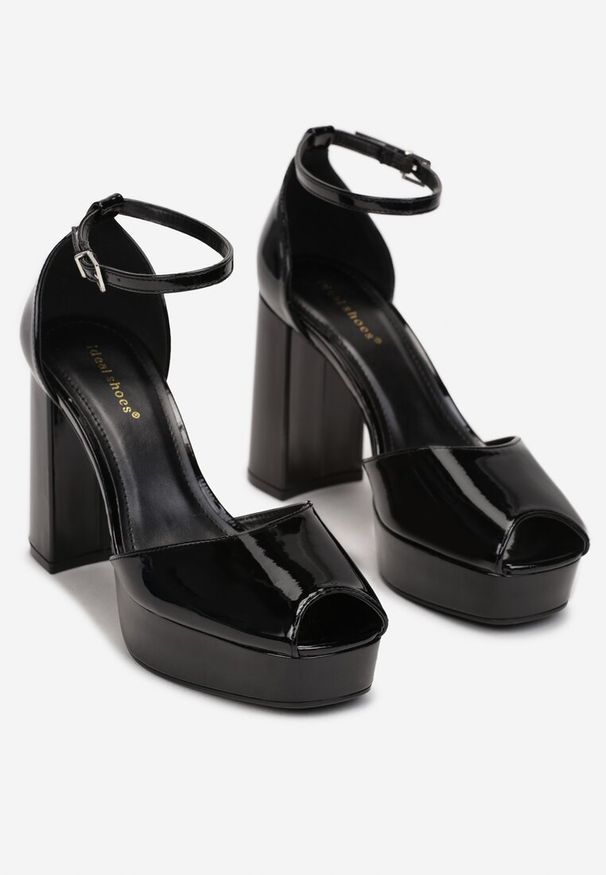 Born2be - Czarne Sandały na Słupku i Platformie ze Sprzączką Eiaha. Nosek buta: otwarty. Zapięcie: sprzączka. Kolor: czarny. Materiał: lakier. Sezon: wiosna, lato. Obcas: na platformie. Styl: klasyczny
