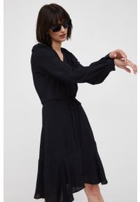 TOMMY HILFIGER - Tommy Hilfiger sukienka kolor czarny mini rozkloszowana. Kolor: czarny. Materiał: tkanina. Długość rękawa: długi rękaw. Typ sukienki: rozkloszowane. Długość: mini #3