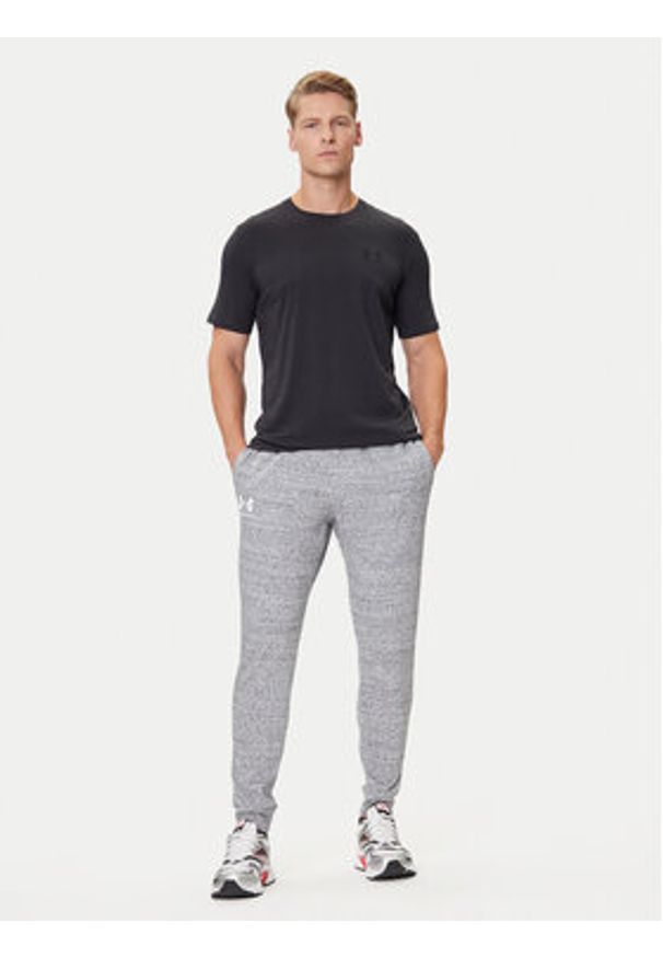 Under Armour T-Shirt 1326799 Czarny Loose Fit. Kolor: czarny. Materiał: syntetyk