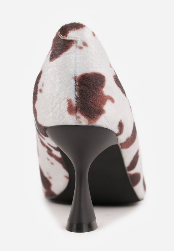 Renee - Brązowo-Białe Czółenka Vices w Krowie Łaty na Obcasie Typu Klepsydra ze Skórzaną Wkładką Dedvire. Okazja: na wesele, na ślub cywilny. Kolor: brązowy. Materiał: skóra. Obcas: na obcasie. Styl: elegancki. Wysokość obcasa: średni