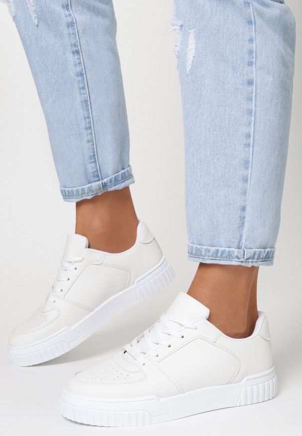 Born2be - Białe Sneakersy Polane. Wysokość cholewki: przed kostkę. Zapięcie: sznurówki. Kolor: biały. Materiał: jeans. Szerokość cholewki: normalna. Wzór: aplikacja. Sezon: lato. Obcas: na płaskiej podeszwie