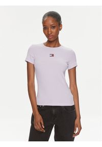 Tommy Jeans T-Shirt Badge DW0DW17881 Fioletowy Slim Fit. Kolor: fioletowy. Materiał: bawełna