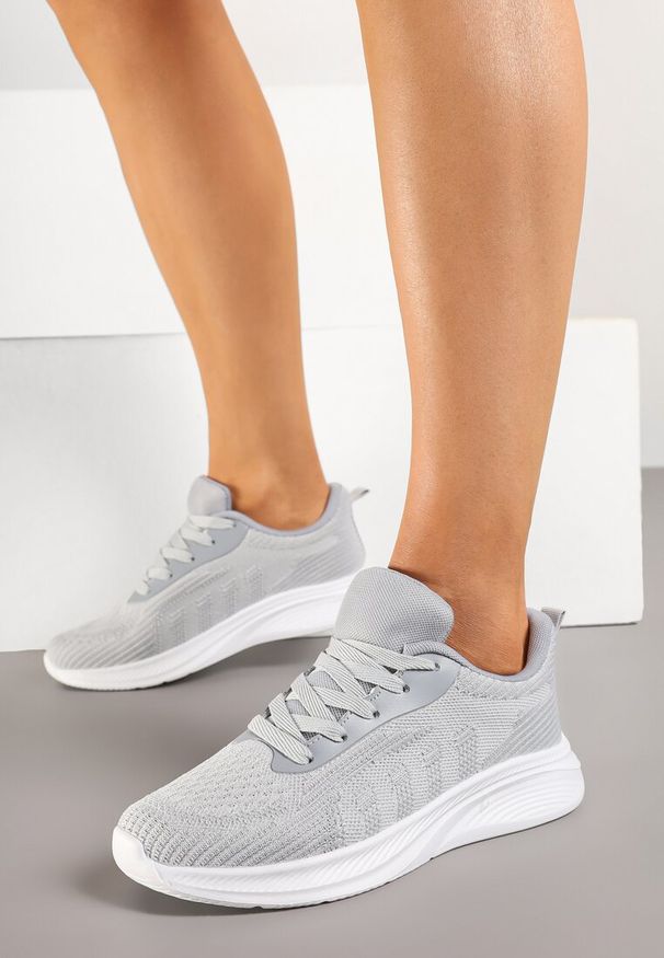 Renee - Szare Buty Sportowe Sneakersy z Tłoczonym Wzorem Amosira. Okazja: na spacer. Kolor: szary. Materiał: jeans, skóra. Sezon: wiosna. Wysokość obcasa: bez obcasa. Sport: turystyka piesza