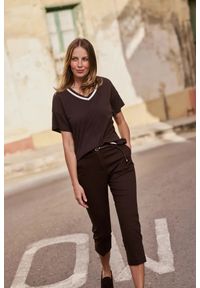 MOODO - Spodnie rybaczki brązowe. Kolor: brązowy. Materiał: bawełna, elastan #1