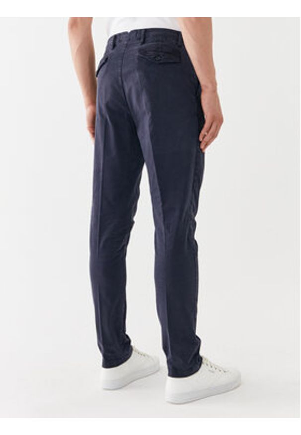 Guess Chinosy M3YB27 WFIO3 Granatowy Slim Fit. Kolor: niebieski. Materiał: bawełna