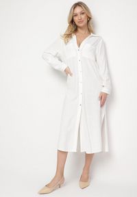 Born2be - Biała Koszulowa Sukienka z Lnem i Wiskozą z Regulowanymi Rękawami Melvezia. Okazja: na co dzień. Kolor: biały. Materiał: len, wiskoza. Typ sukienki: koszulowe. Styl: casual #7