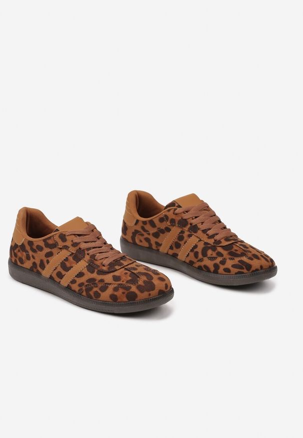 Renee - Brązowe Casualowe Sneakersy z Ekozamszu w Panterkę na Płaskiej Podeszwie Pemeriana. Okazja: na co dzień. Nosek buta: okrągły. Zapięcie: sznurówki. Kolor: brązowy. Materiał: jeans. Wzór: motyw zwierzęcy. Obcas: na płaskiej podeszwie