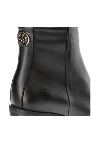 Czarne Botki Damskie Carinii Skórzane Modne Obuwie. Okazja: na co dzień. Kolor: czarny. Materiał: skóra. Szerokość cholewki: normalna. Wzór: aplikacja. Obcas: na obcasie. Styl: casual. Wysokość obcasa: średni #5