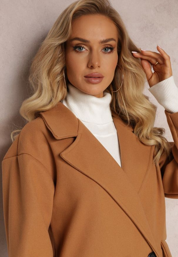 Renee - Ciemnobeżowy Płaszcz Dwurzędowy Długi Tadde. Kolor: brązowy. Długość: długie