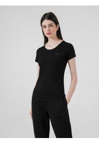 4f - T-shirt slim gładki damski. Kolor: czarny. Materiał: bawełna, dzianina, elastan. Długość rękawa: krótki rękaw. Długość: krótkie. Wzór: gładki. Styl: klasyczny, sportowy #1