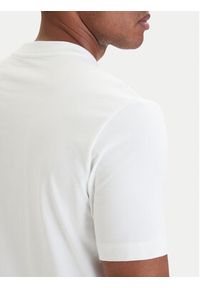 Calvin Klein Jeans T-Shirt LV04RAB810 Biały Regular Fit. Kolor: biały. Materiał: bawełna #5