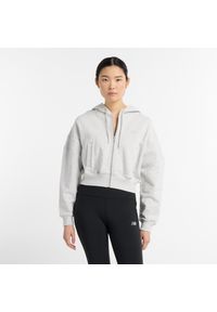 Bluza damska New Balance WJ51506AHH – szara. Okazja: na co dzień. Typ kołnierza: kaptur. Kolor: szary. Materiał: dresówka, bawełna, materiał. Wzór: ze splotem. Styl: klasyczny, casual