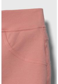 United Colors of Benetton spodnie dresowe dziecięce kolor różowy gładkie. Okazja: na co dzień. Kolor: różowy. Materiał: dresówka. Wzór: gładki. Styl: casual #3