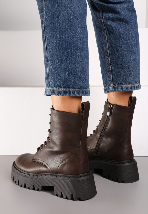 Born2be - Brązowe Botki Workery na Grubej Podeszwie ze Sznurowaniem Sailia. Okazja: na co dzień. Kolor: brązowy. Materiał: skóra, jeans. Styl: casual, klasyczny