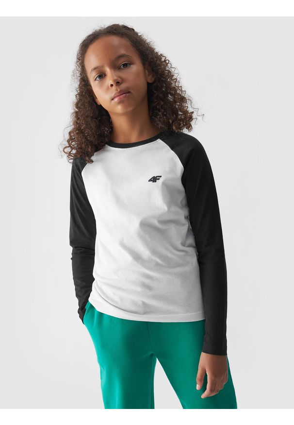 4f - 4F Longsleeve regular gładki dziewczęcy - czarny 122 (6-7 lat). Okazja: na co dzień. Kolor: czarny. Materiał: dzianina, jersey, bawełna. Długość rękawa: długi rękaw. Długość: długie. Wzór: gładki. Sezon: lato. Styl: casual, klasyczny, sportowy