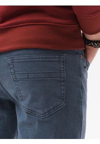 Ombre Clothing - Spodnie męskie jeansowe o kroju SLIM FIT P1058 - granatowe - XXL. Okazja: na co dzień. Kolor: niebieski. Materiał: jeans. Wzór: gładki. Styl: elegancki, sportowy, casual