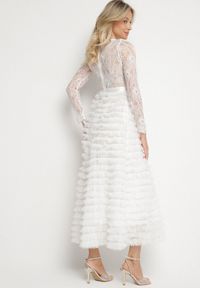 Born2be - Biała Maxi Sukienka Rozkloszowana z Koronkową Górą i Tiulowymi Falbankami Firina. Typ kołnierza: kołnierz z falbankami. Kolor: biały. Materiał: tiul, koronka. Długość: maxi #4