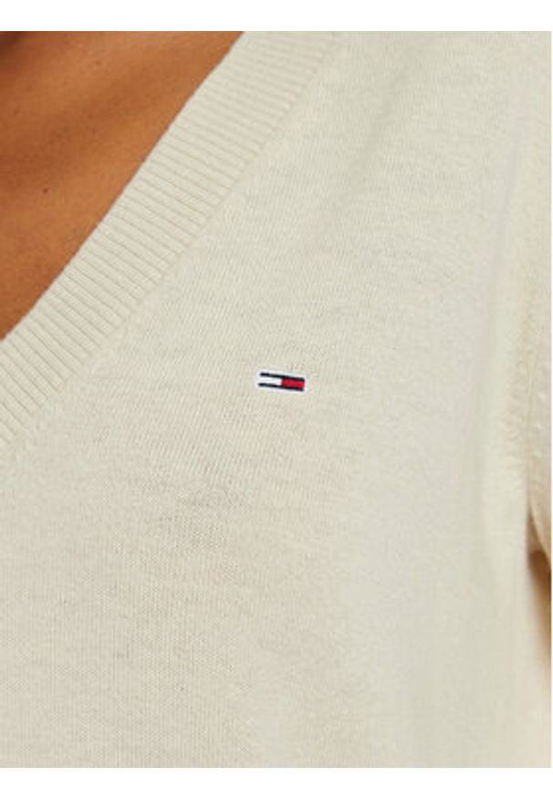 Tommy Jeans Sweter Essential DW0DW18670 Beżowy Regular Fit. Kolor: beżowy. Materiał: wiskoza, bawełna