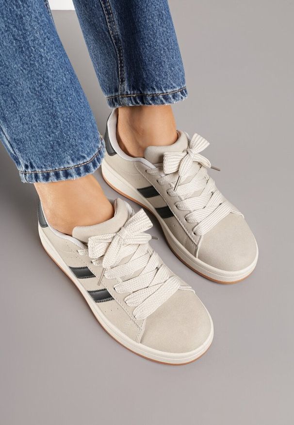 Born2be - Beżowo-Czarne Sneakersy z Ozdobnymi Paskami Rilanira. Okazja: na co dzień. Zapięcie: pasek. Kolor: beżowy. Materiał: jeans. Wzór: paski