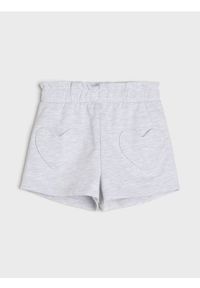 Sinsay - Bawełniane szorty dresowe z kieszeniami w kształcie serca - szary. Kolor: szary. Materiał: bawełna, dresówka #1