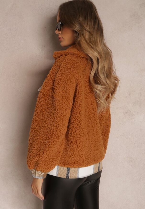 Renee - Brązowa Kurtka Futerko Teddy Oversize Bizo. Kolor: brązowy. Materiał: futro. Wzór: nadruk