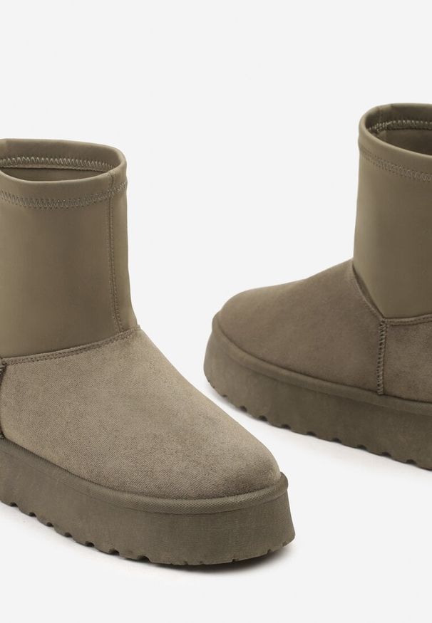Born2be - Zielone Śniegowce na Płaskiej Podeszwie ze Skarpetową Cholewką Sevinae. Okazja: na co dzień. Kolor: zielony. Materiał: jeans. Szerokość cholewki: normalna. Sezon: zima, jesień. Obcas: na płaskiej podeszwie. Styl: casual