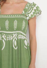 Born2be - Zielona Sukienka z Wiskozy o Rozkloszowanym Kroju w Ornamentalny Wzór Lisolira. Okazja: na co dzień, na imprezę, na spacer. Typ kołnierza: dekolt kwadratowy, kołnierz z falbankami. Kolor: zielony. Materiał: wiskoza. Długość rękawa: na ramiączkach. Sezon: lato. Styl: casual, elegancki #6