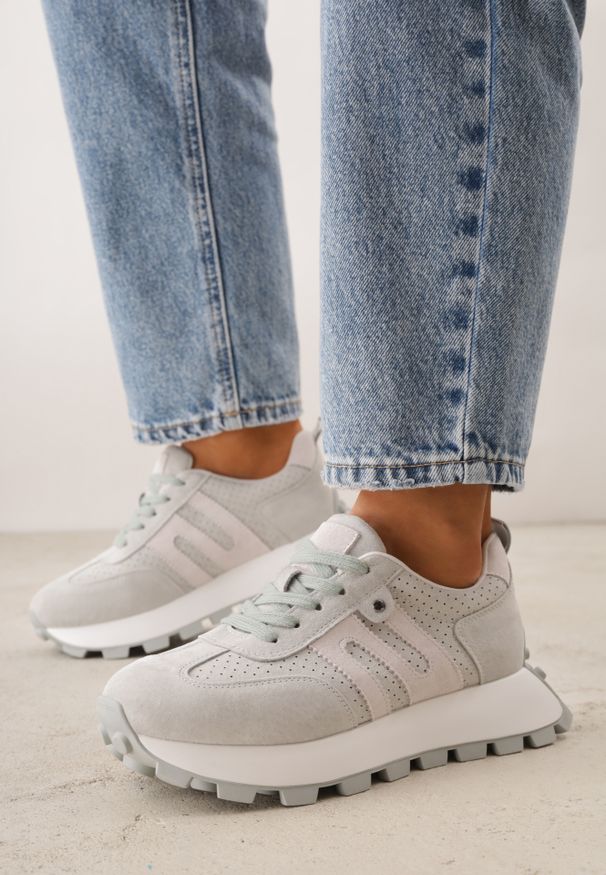 Renee - Jasnozielone Sneakersy na Platformie z Zamszu Naturalnego z Perforacją Zitrina. Kolor: zielony. Materiał: zamsz. Obcas: na platformie