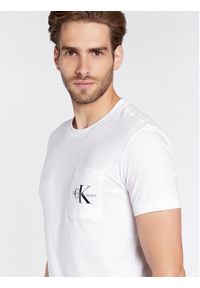 Calvin Klein Jeans T-Shirt J30J320936 Biały Slim Fit. Kolor: biały. Materiał: bawełna #6