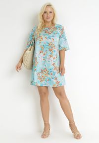 Born2be - Jasnoniebieska Trapezowa Sukienka Mini z Wiskozy w Kwiaty Donnia. Kolor: niebieski. Materiał: wiskoza. Wzór: kwiaty. Sezon: wiosna, lato. Typ sukienki: trapezowe. Długość: mini #5