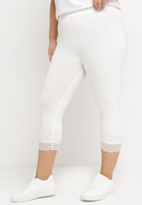 Born2be - Białe Spodnie Bawełniane Legginsy 3/4 z Koronką Amaratna. Okazja: na co dzień. Stan: podwyższony. Kolekcja: plus size. Kolor: biały. Materiał: bawełna, koronka. Wzór: koronka. Styl: casual, elegancki #1