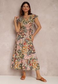 Renee - Żółta Sukienka Hesena. Typ kołnierza: dekolt kopertowy. Kolor: żółty. Wzór: paisley. Typ sukienki: kopertowe. Materiał: materiał. Długość rękawa: bez rękawów. Sezon: lato, wiosna. Styl: boho. Długość: midi