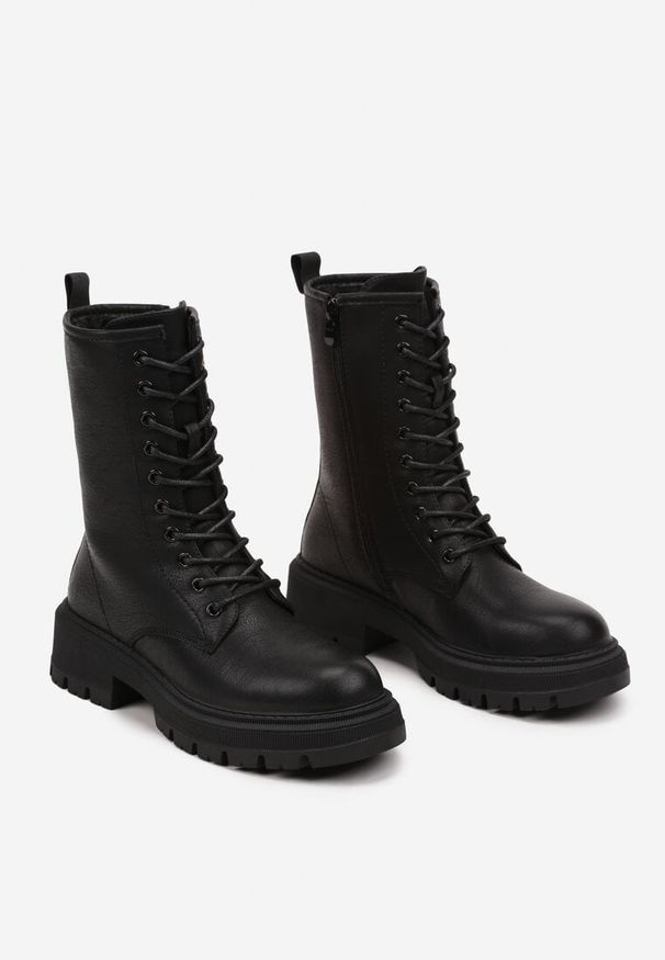 Born2be - Czarne Płaskie Botki z Wiązaniem z Przodu Laorae. Okazja: na spotkanie biznesowe, na co dzień. Kolor: czarny. Materiał: jeans. Obcas: na obcasie. Styl: biznesowy, elegancki, casual. Wysokość obcasa: niski