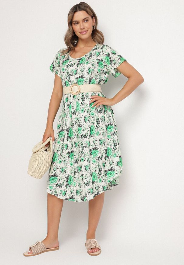 Born2be - Zielona Sukienka Bawełniana z Asymetrycznym Dołem w Kwiatki Nativienne. Kolor: zielony. Materiał: bawełna. Długość rękawa: krótki rękaw. Wzór: kwiaty. Sezon: lato. Typ sukienki: asymetryczne. Styl: elegancki