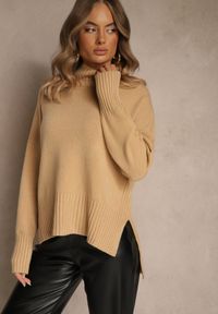 Renee - Beżowy Gładki Golf Casual Ralloria. Okazja: na co dzień. Typ kołnierza: golf. Kolor: beżowy. Materiał: jeans, prążkowany. Długość rękawa: długi rękaw. Długość: długie. Wzór: gładki. Styl: casual #1