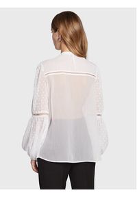 Guess Bluzka Josette W3RH56 WDW52 Biały Regular Fit. Kolor: biały. Materiał: syntetyk #5
