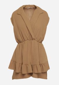 Born2be - Ciemnobeżowy Krótki Kombinezon z Falbankami i Kołnierzykiem Laravia. Kolor: beżowy. Długość: krótkie. Styl: wizytowy, elegancki #2