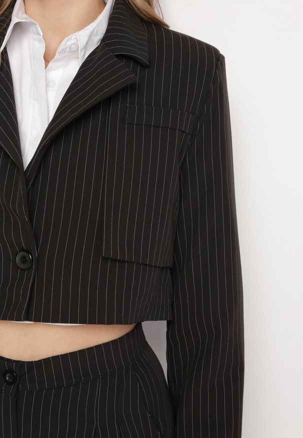 Born2be - Czarny Komplet Garniturowy z Krótką Marynarką i Szerokimi Spodniami Laoisetta. Kolor: czarny. Materiał: materiał. Wzór: paski