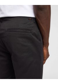 Lee - LEE MĘSKIE SPODNIE MATERIAŁOWE LEE RELAXED CHINO BLACK L70XTY01