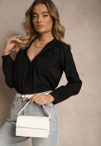 Renee - Czarna Koszula Ozdobiona Haftowanym Wzorem Erinalis. Okazja: na co dzień, na spotkanie biznesowe, do pracy. Kolor: czarny. Materiał: jeans. Wzór: aplikacja, haft. Styl: biznesowy, elegancki, casual #3