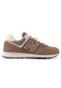 Buty damskie New Balance WL574RTS – brązowe. Kolor: brązowy. Materiał: zamsz, guma. Szerokość cholewki: normalna. Model: New Balance 574