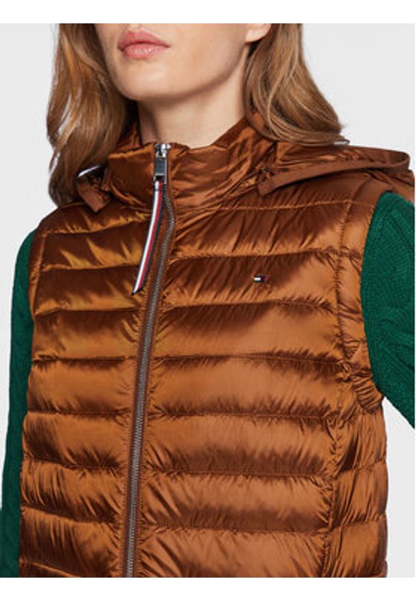 TOMMY HILFIGER - Tommy Hilfiger Bezrękawnik WW0WW37265 Brązowy Regular Fit. Kolor: brązowy. Materiał: syntetyk. Długość rękawa: bez rękawów