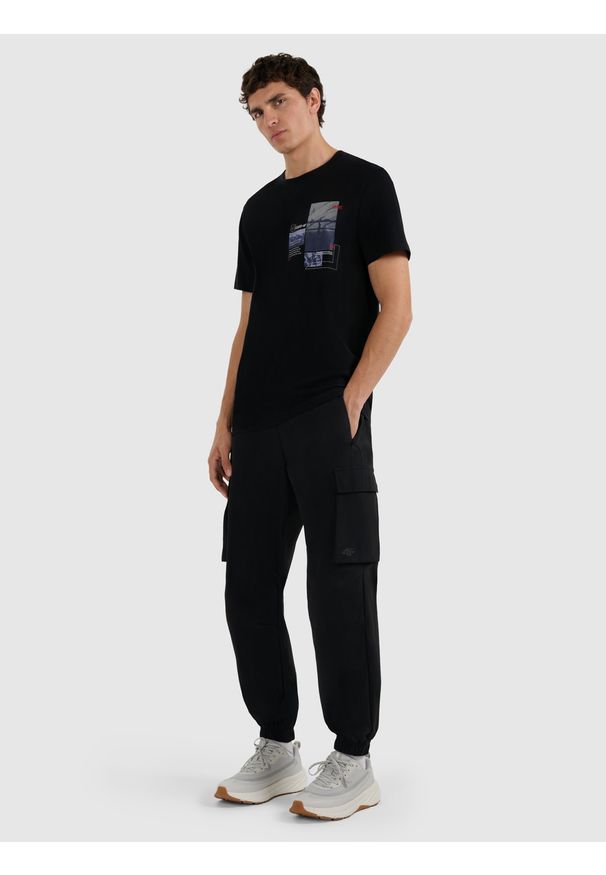 4f - 4F T-shirt regular z nadrukiem męski - czarny M. Okazja: na co dzień. Kolor: czarny. Materiał: materiał, bawełna. Wzór: nadruk. Styl: casual