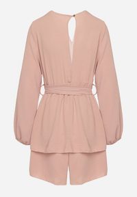 Born2be - Ciemnoróżowa Kopertowa Sukienka Kombinezon Mini z Falbanką Bomina. Okazja: na randkę. Typ kołnierza: dekolt kopertowy. Kolor: różowy. Typ sukienki: kopertowe. Styl: elegancki. Długość: mini #4