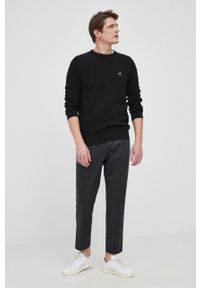 GANT - Gant Sweter bawełniany 8030521. męski kolor granatowy lekki. Okazja: na co dzień. Kolor: czarny. Materiał: bawełna. Długość rękawa: długi rękaw. Długość: długie. Styl: casual #2