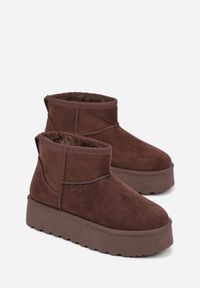 Born2be - Brązowe Wsuwane Śniegowce z Imitacji Zamszu na Platformie Tusanala. Okazja: na co dzień. Zapięcie: bez zapięcia. Kolor: brązowy. Materiał: zamsz. Sezon: zima. Styl: casual, elegancki #4