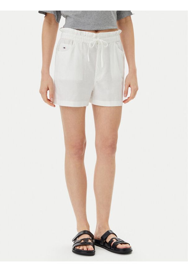 Tommy Jeans Szorty materiałowe DW0DW20360 Écru Regular Fit. Kolor: kremowy. Materiał: bawełna